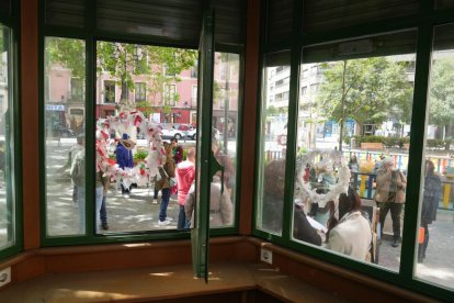 Fiesta inaugural del kiosko Atelier en la plaza del Caño Argales.