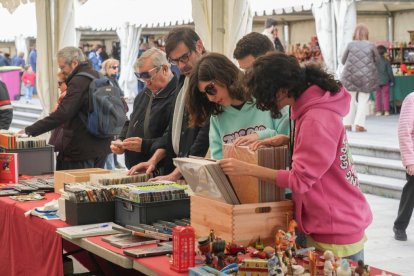 Feria del coleccionismo en la Plaza de Portugalete (Valladolid).