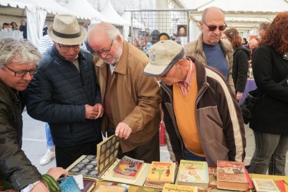 Feria del coleccionismo en la Plaza de Portugalete (Valladolid).