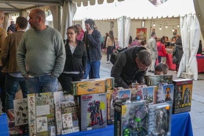 Feria del coleccionismo en la Plaza de Portugalete (Valladolid).