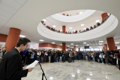 Homenaje de Filsofía y Letras de la UVA al joven fallecido Miguel Li de 21 años