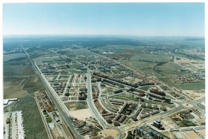 Una imagen aérea de la Cañada Real en la década de 1980