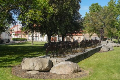 Escultura de Miguel Escalona en el inicio de la Cañada Real