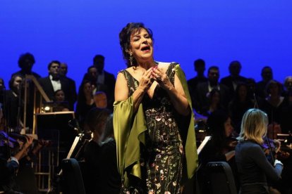 Ensayo general de la gala de zarzuela por el 25 aniversario de la reapertura del teatro Calderón.