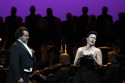 Ensayo general de la gala de zarzuela por el 25 aniversario de la reapertura del teatro Calderón.