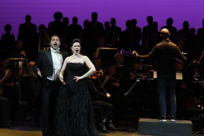 Ensayo general de la gala de zarzuela por el 25 aniversario de la reapertura del teatro Calderón.