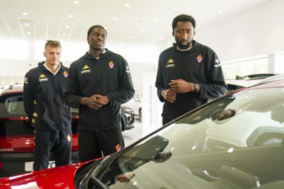 Puidet, Belemene y Kabasele en Hyundai talleres y Grúas Ávila.