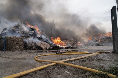 Incendio en una planta de reciclaje en Aldeamayor
