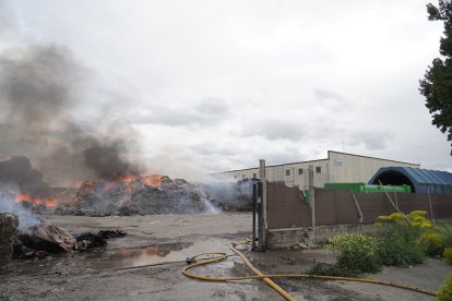 Incendio en una planta de reciclaje en Aldeamayor
