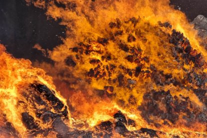 Incendio en una planta de reciclaje en Aldeamayor