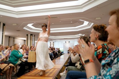 Desfile de lencería y baño para mujeres operadas de cáncer de mama