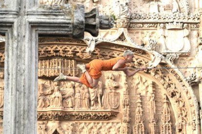 TAC en Valladolid. Los Corcoles presentan circo, danza y funambulismo
