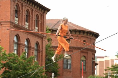 TAC en Valladolid. Los Corcoles presentan circo, danza y funambulismo