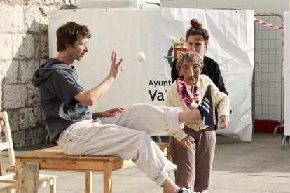 TAC en Valladolid. Maleta Company presenta Claudette (circo y marionetas)