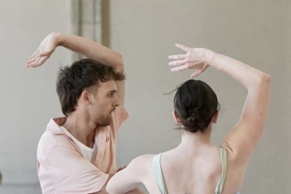 Actuación de Taiat Dansa en el Museo Patio Herreriano con su obra 'Entrée a dos'.