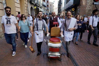Actuación de ‘La increíble barbería ambulante de TAG Time’.