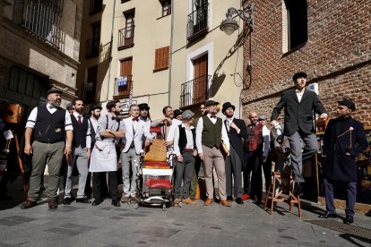 Actuación de ‘La increíble barbería ambulante de TAG Time’.
