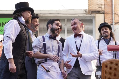 Actuación de ‘La increíble barbería ambulante de TAG Time’.