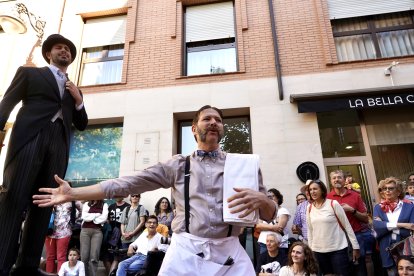 Actuación de ‘La increíble barbería ambulante de TAG Time’.