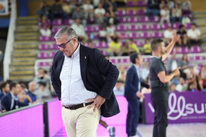 Paco García, cabizbajo.