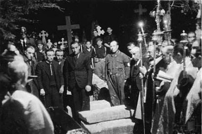 La tumba donde se enterraron los restos del líder de las Jons, Onésimo Redondo, en 1941 en el cementerio del Carmen.