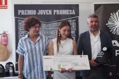 Entrega del Premio Joven Promesa a Nayara Pineda, María Viciosa y Daniel Martín