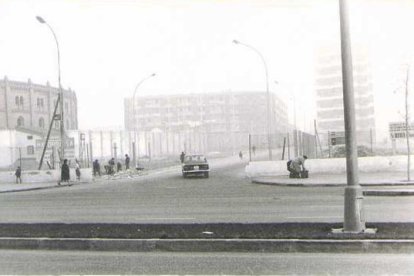 Vista de la calle Domingo Martínez desde el Paseo Zorrilla en los 70 con solares sin edificar y la plaza de Toros a la izquierda