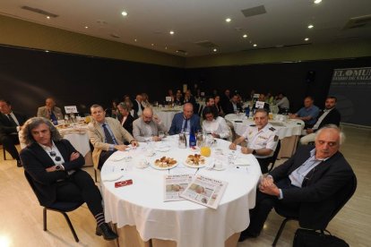 José Manuel Martínez Iranzo (Agentes de la Propiedad Inmobiliaria de Castilla y León) Felipe Ramos López (subdirector de El Mundo – Diario de Castilla y León), Rubén Rodríguez Lucas (Ordenación del Territorio), Lidia Coca García (Ayuntamiento de Ponferrada), José Carlos Donoso Sanz (Jefatura Superior de Policía Nacional de Castilla y León) y David Dobarco Lorente (Colegio Oficial de Arquitectos de Castilla y León Este, en el Club de Prensa 'Claves del futuro: Energía, Vivienda y Jóvenes’