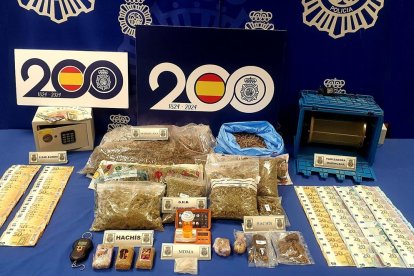 Droga y material intervenido.
