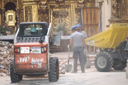 Tareas de desescombro de la Vera Cruz tras el desplome de la cúpula.