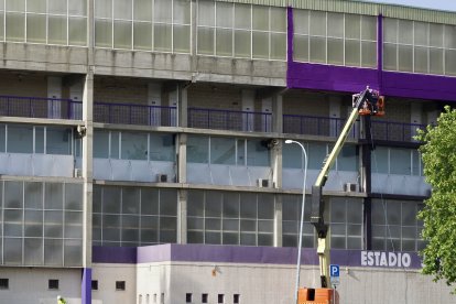 Pintado de la fachada exterior del estadio José Zorrilla.