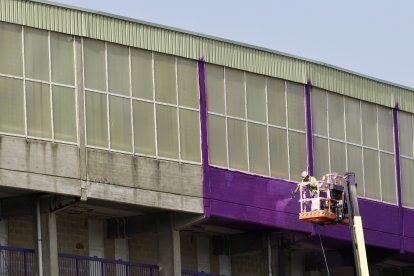 Pintado de la fachada exterior del estadio José Zorrilla.