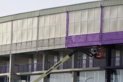 Pintado de la fachada exterior del estadio José Zorrilla.