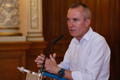 El concejal de Urbanismo, Ignacio Zarandona, en la rueda de prensa por el desplome de la cúpula de la Vera Cruz