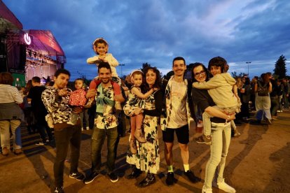 El público disfrutó de las actuaciones de Conexión Valladolid, con el plato fuerte de Amaral