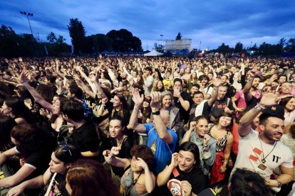 El público disfrutó de las actuaciones de Conexión Valladolid con el plato fuerte de Amaral