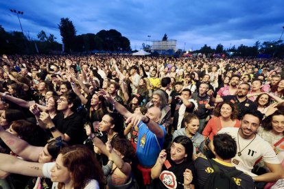 El público disfrutó de las actuaciones de Conexión Valladolid con el plato fuerte de Amaral