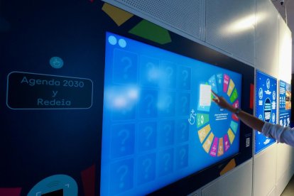 Exposición 'Conectados al futuro. La transición energética' de Redeia en el Museo de la Ciencia de Valladolid.