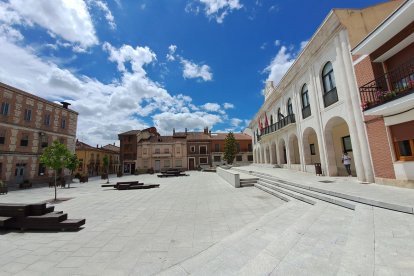 La antigua harinera está justo enfrente del Ayuntamiento.