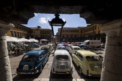 Concentracion de Seat 600 en Valladolid
