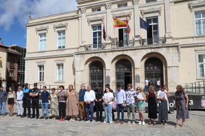 Minuto de silencio convocado por el Ayuntamiento de Palencia.