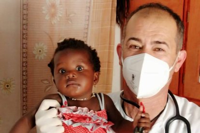 Óscar Martín, médico y voluntario en Gambia