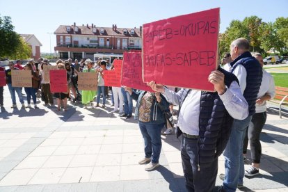 Concentración por el edificio okupado de Arroyo