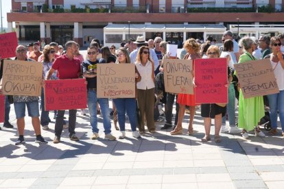 Concentración por el edificio okupado de Arroyo