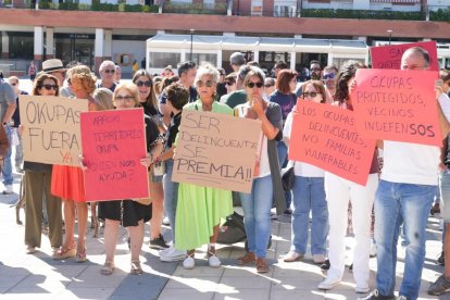 Concentración por el edificio okupado de Arroyo