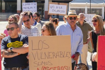 Concentración por el edificio okupado de Arroyo