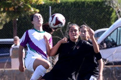 Una disputa entre dos jugadoras del Atlético Lince y del Ribera Atlético