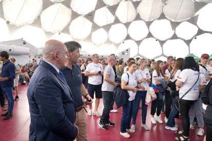 El alcalde, Jesús Julio Carnero, en la inauguración del Campeonato Mundial de Puzzles en Valladolid.