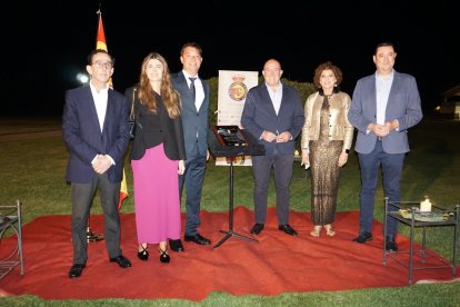 Jorge Valentín-Gamazo, Carolina  Peral Díez, Gonzalo Cebrián Ruiz, Jesús Julio Carnero, Mayte Martínez y Javier González en la efemérides de la RS Hípica.