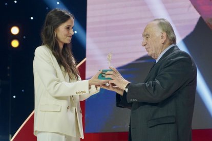Fernando Méndez-Leite recoge la Espiga de Honor